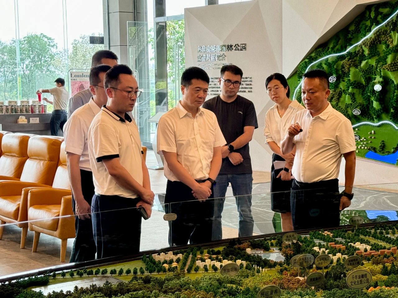 省尊龙凯时集团党委书记、董事长游勇带队赴聚峰谷项目开展汛期安全生产检查并调研生产经营情况